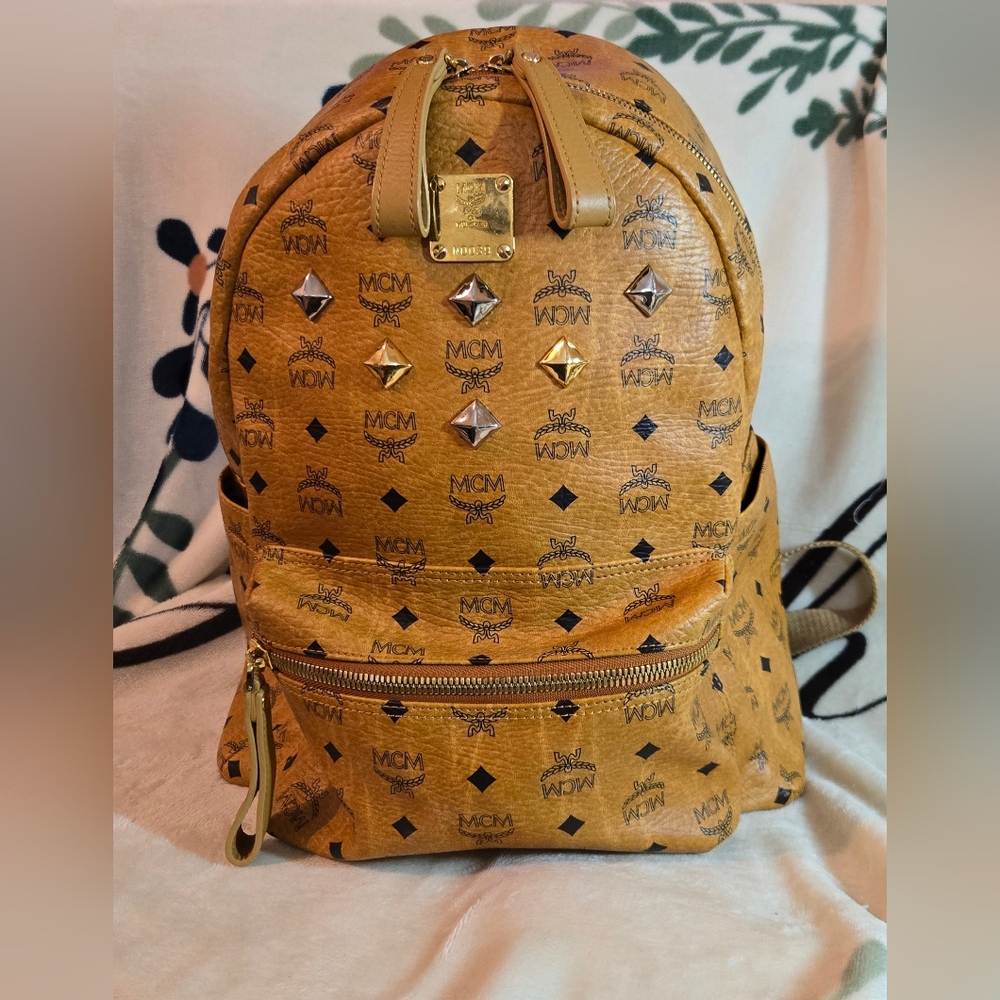 💯 Authentic MCM Stark Visetos Studded Backpack (Cognac)